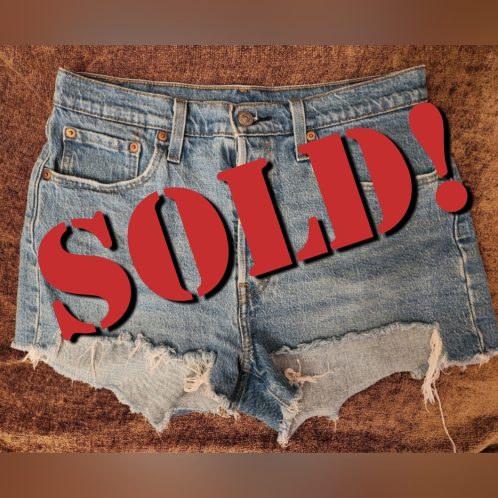 Levi's Women's 501 Original Shorts. Size - 8/29  Color - Medium Indigo